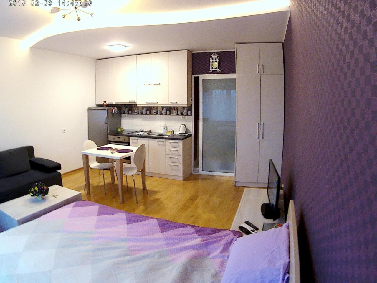 Sara - Modern Apartment In The City Center Novi Sad Esterno foto